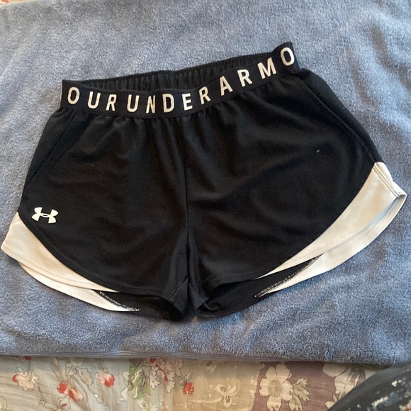 - Under armor shorts - Picture 1 of 3